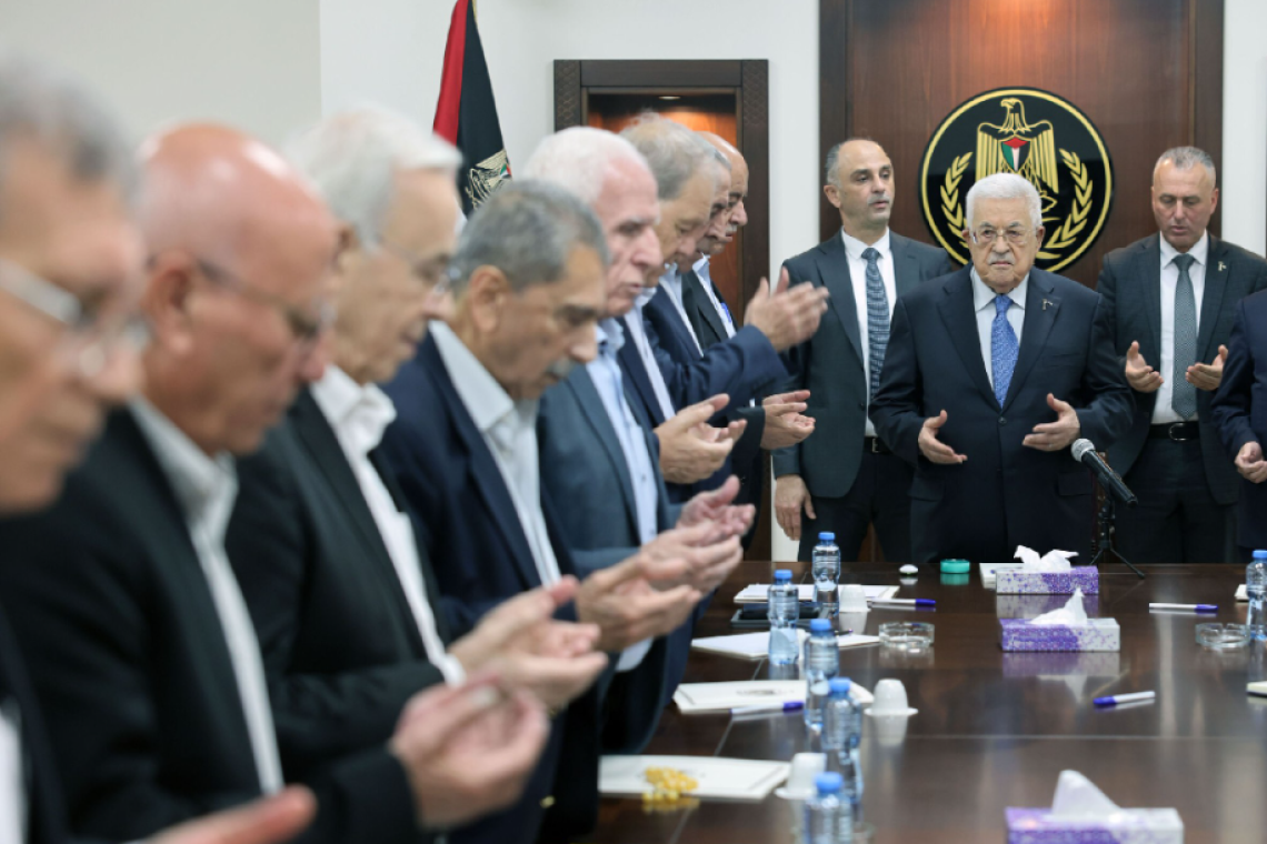 الرئيس الفلسطيني محمود عباس أثناء اجتماع اللجنة المركزية لحركة فتح اليوم في رام الله: نؤكد التزامنا بالمضي قدمًا في تعزيز الوحدة الوطنية ومواجهة التحديات.